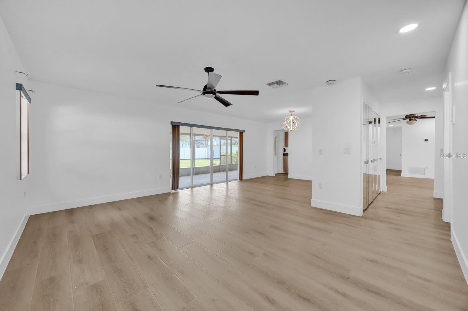 8135 SANDBERRY Boulevard – photo 3