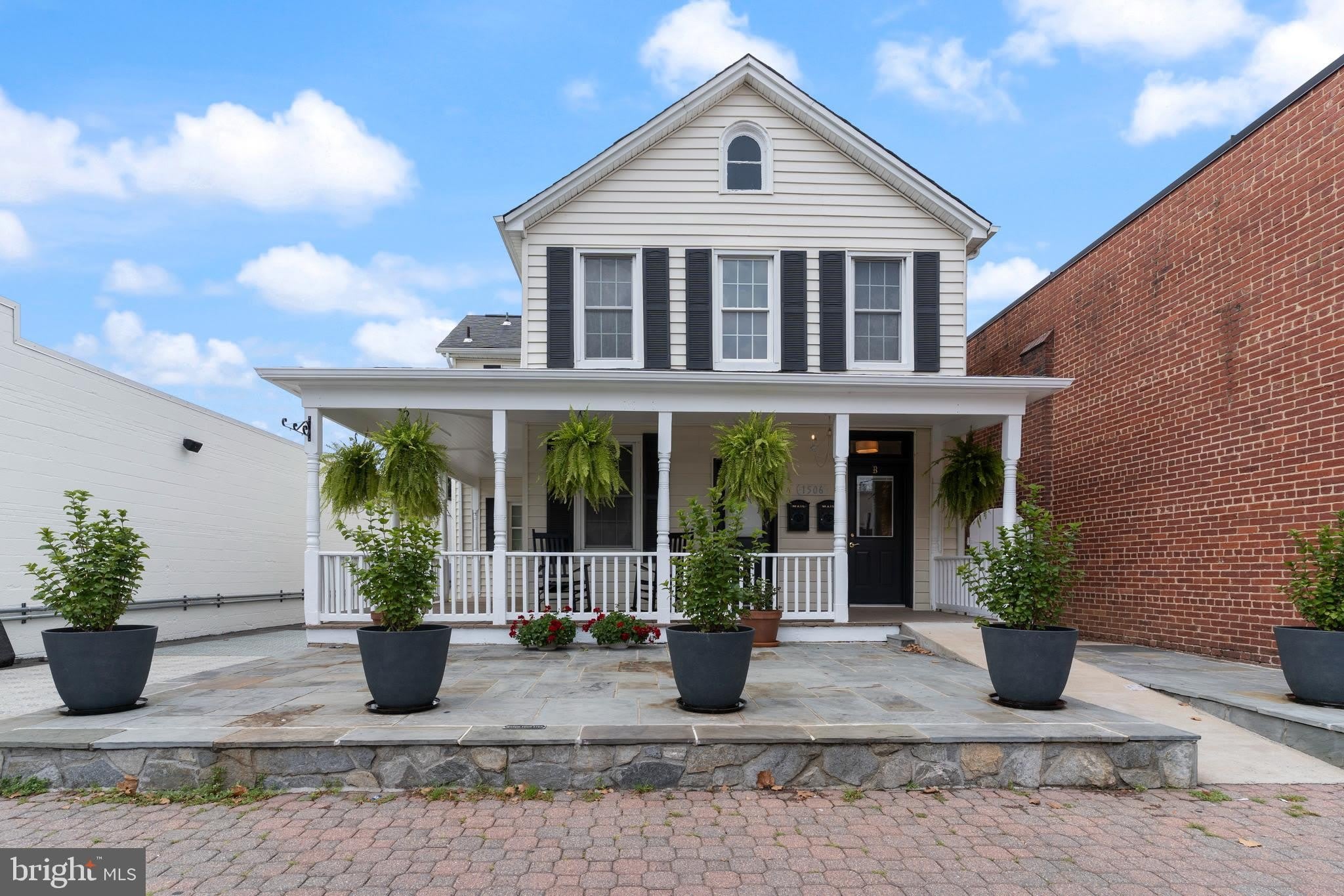1506 MOUNT VERNON Avenue – photo 1