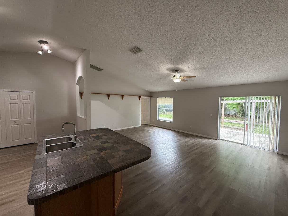 548 SW Undallo Rd – photo 5