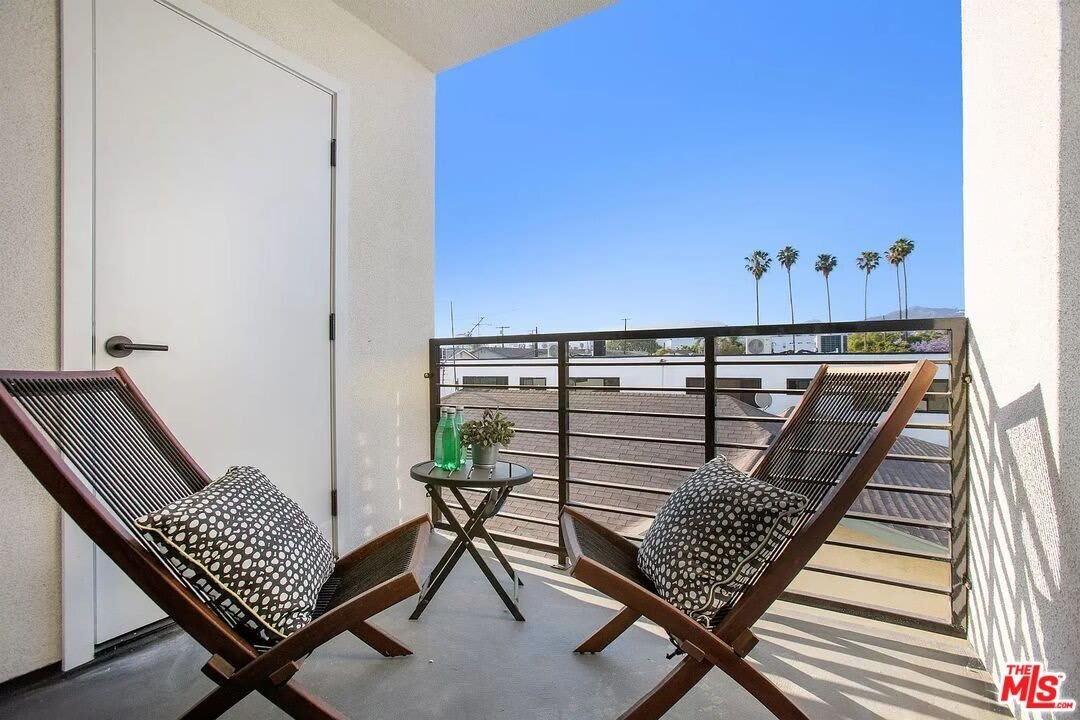 945 N Oxford Ave – photo 4