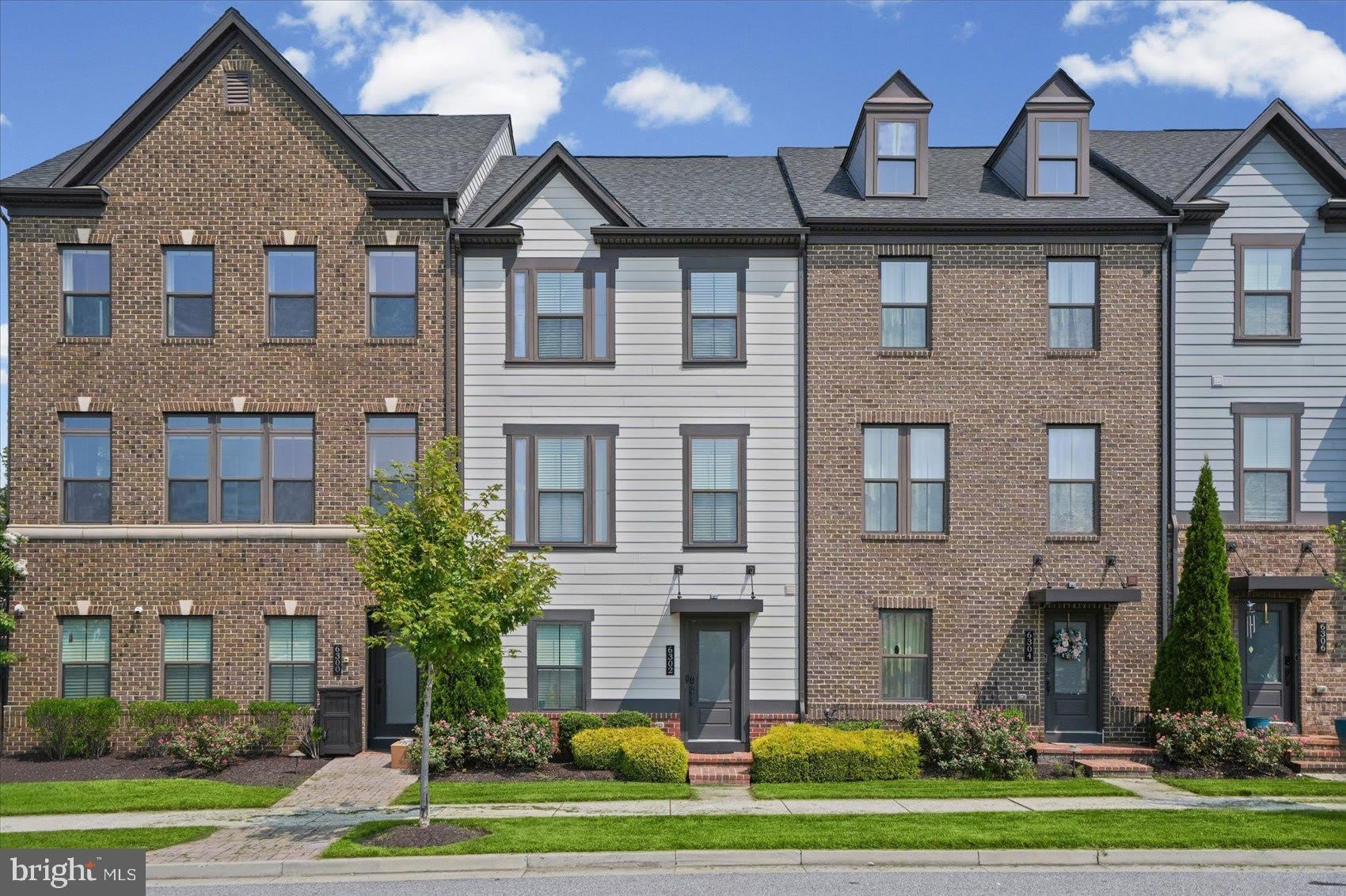 6302 GREENLEIGH Avenue – photo 2