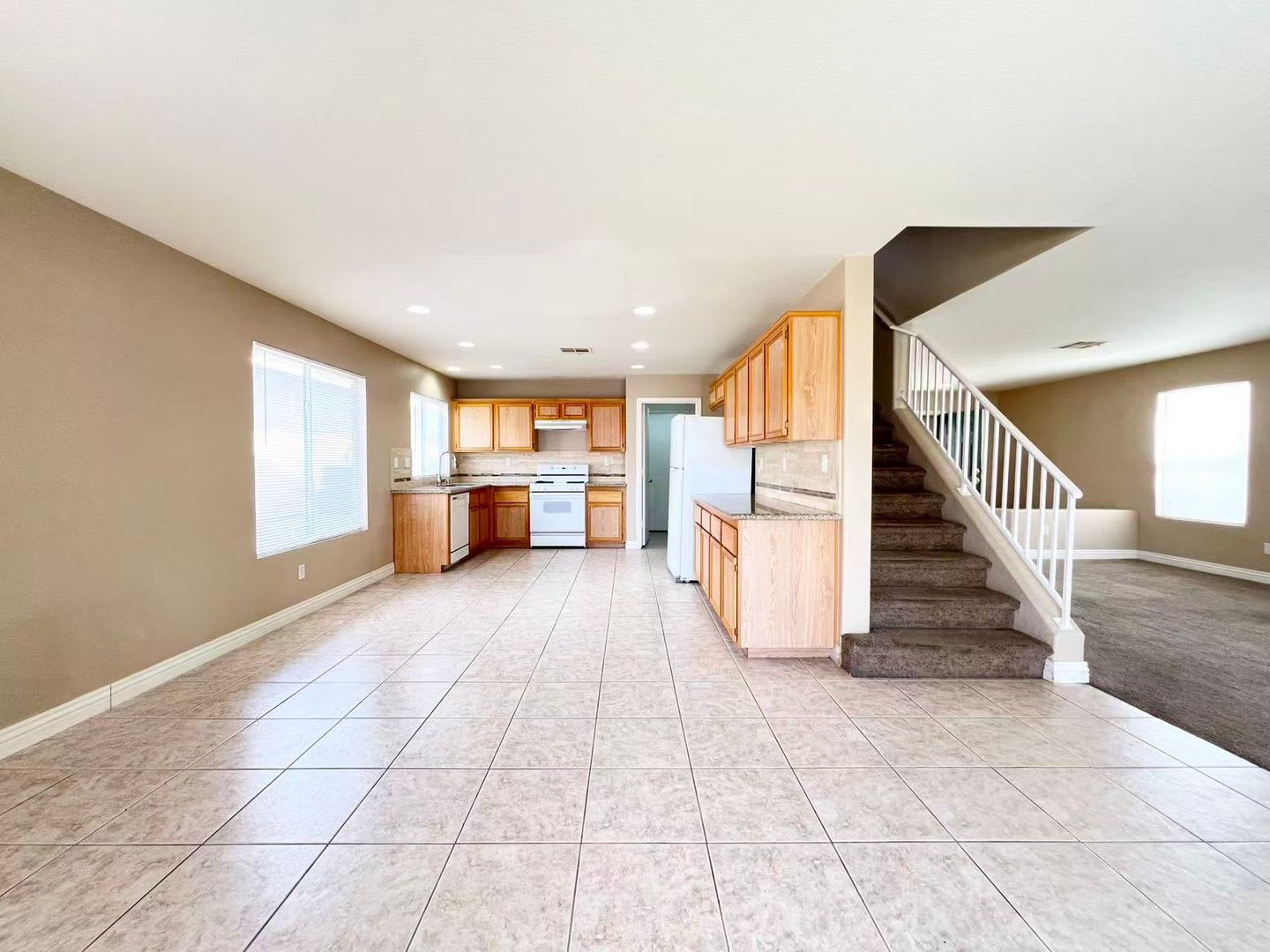 SUPERB CONDITIONS 2 STORY HOUSE NEAR SUMMERLIN – photo 5