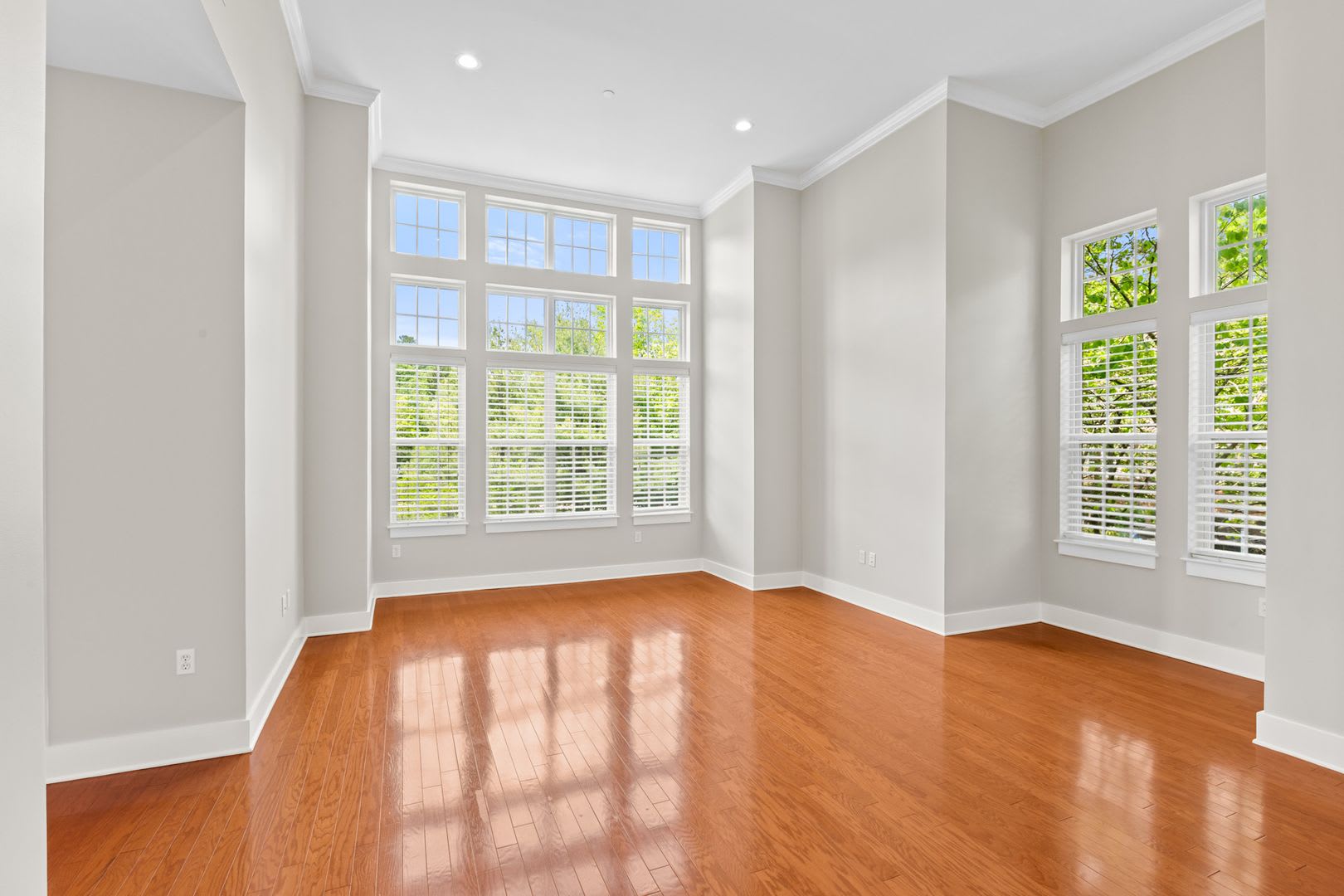 Private, light filled end unit townhome: 3 bed, 2.5 bath, 2,400 sq ft – photo 3