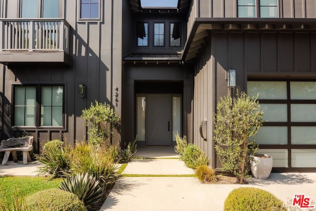 4261 Denny Ave – photo 2