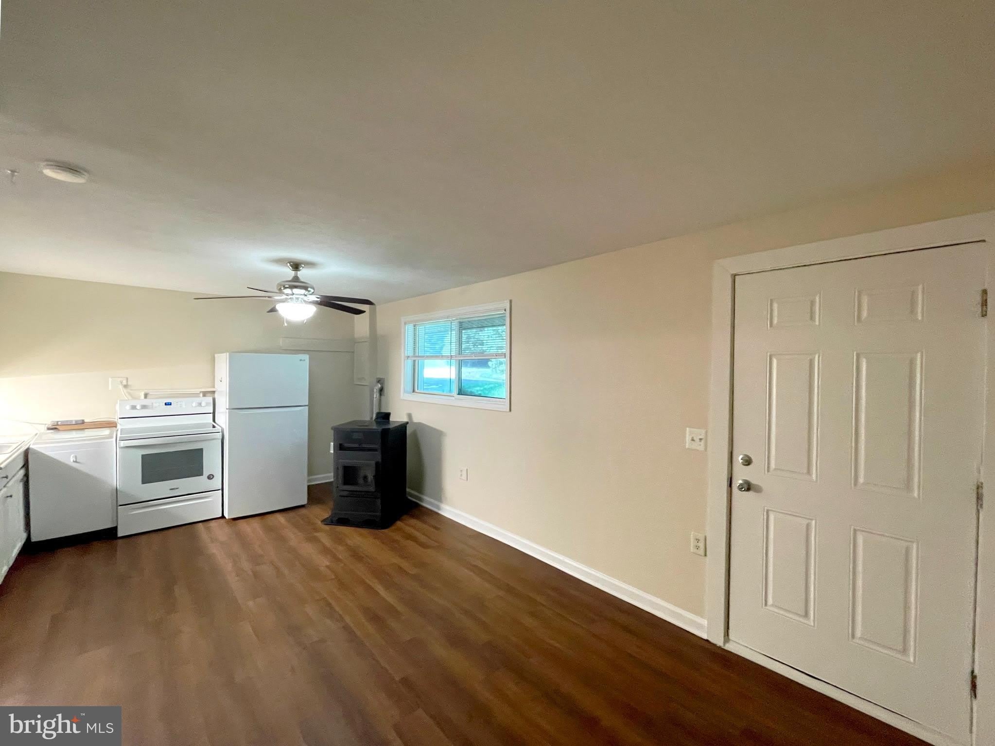 407 CLUBHOUSE Drive – photo 2