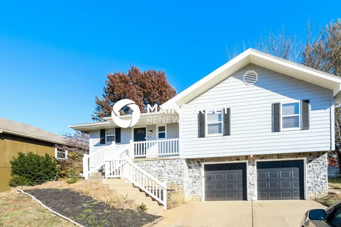 801 Northeast Lyon Drive – photo 1
