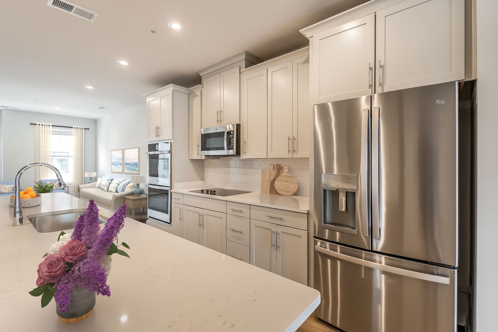 Luxury 3Br 2 5Ba Condo W Balcony And Rooftop Terrace Garage Walk To One Loudoun – photo 2