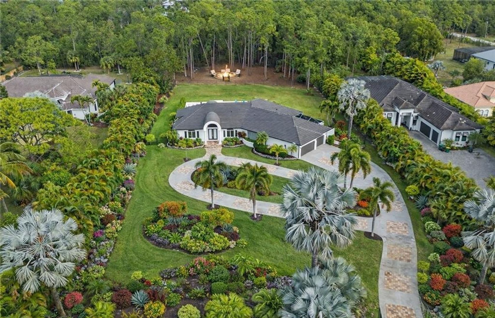 Pet Friendly Livingston Woods Magnificent 3 Den 2 5 Bath 3 Car Home 2 5 Acre Lot Unfurnished – photo 3