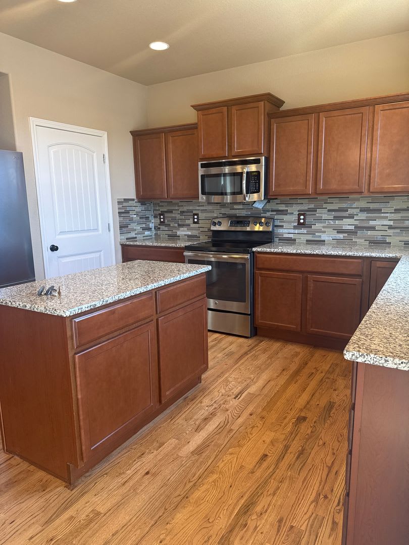 Pine Creek Beauty! 5 bedroom, 3.5 bath Home – photo 5