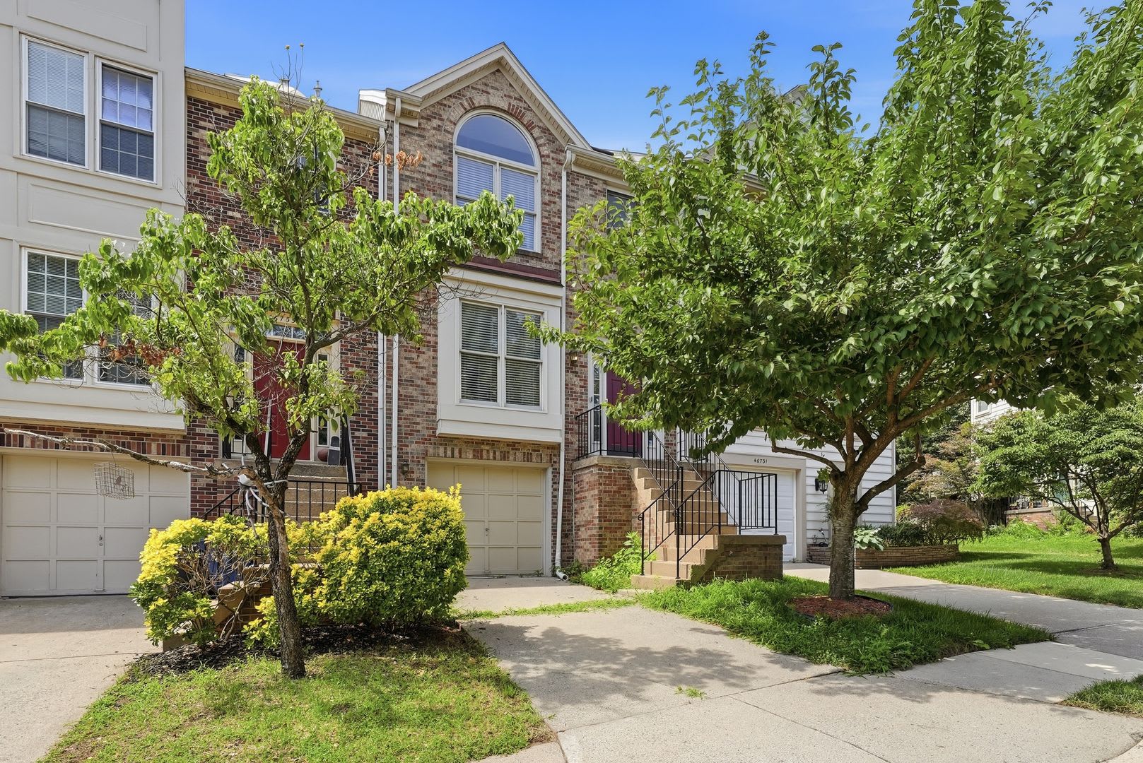 Spacious 3BR Townhome with Garage, Loft & Walkout Basement – Available for Immediate Occupancy! – photo 1
