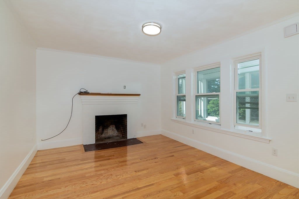 137 Safford St – photo 3