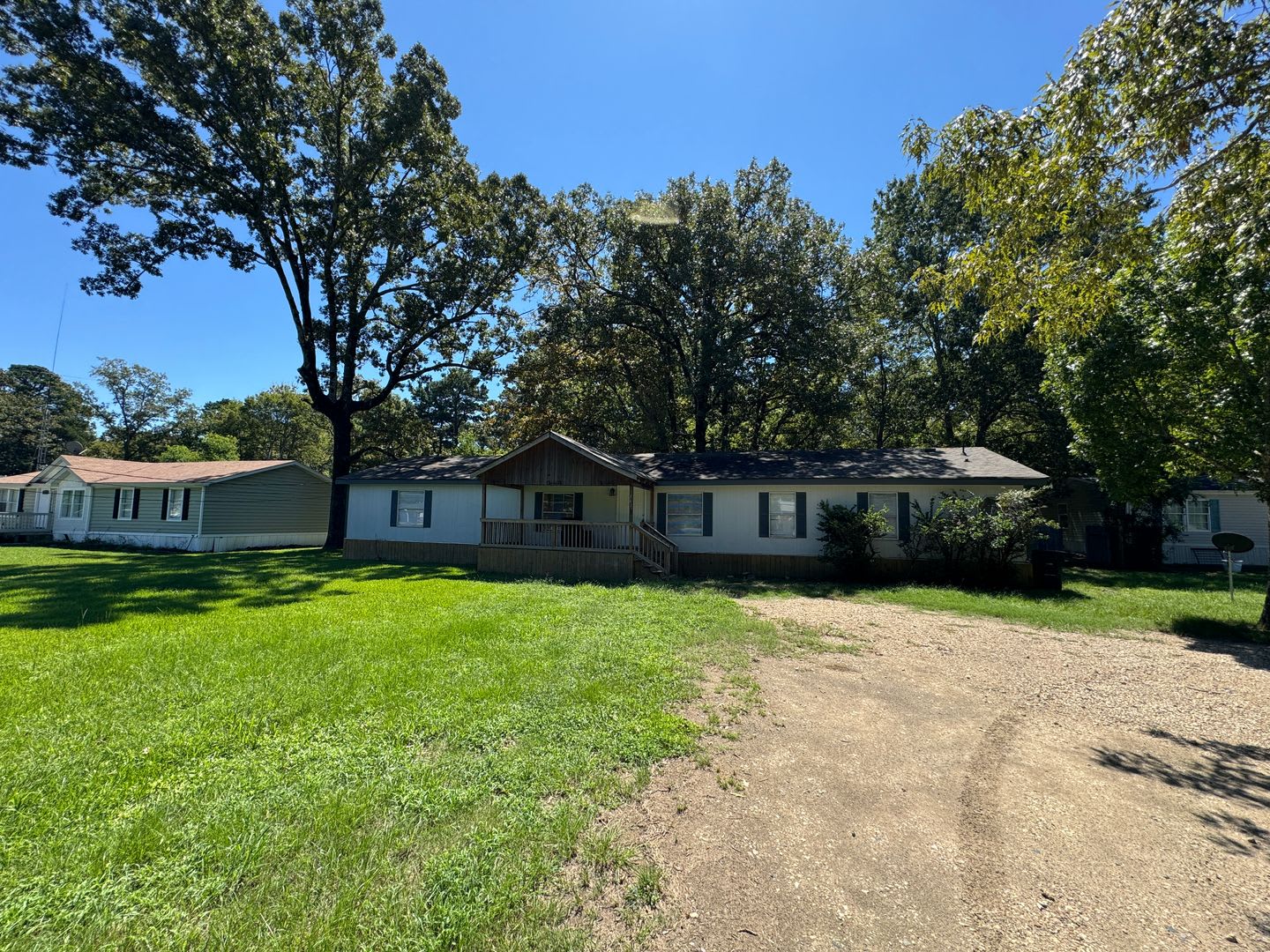 NICE 4/2 MOBILE HOME ON FLOURNOY LUCAS – photo 2