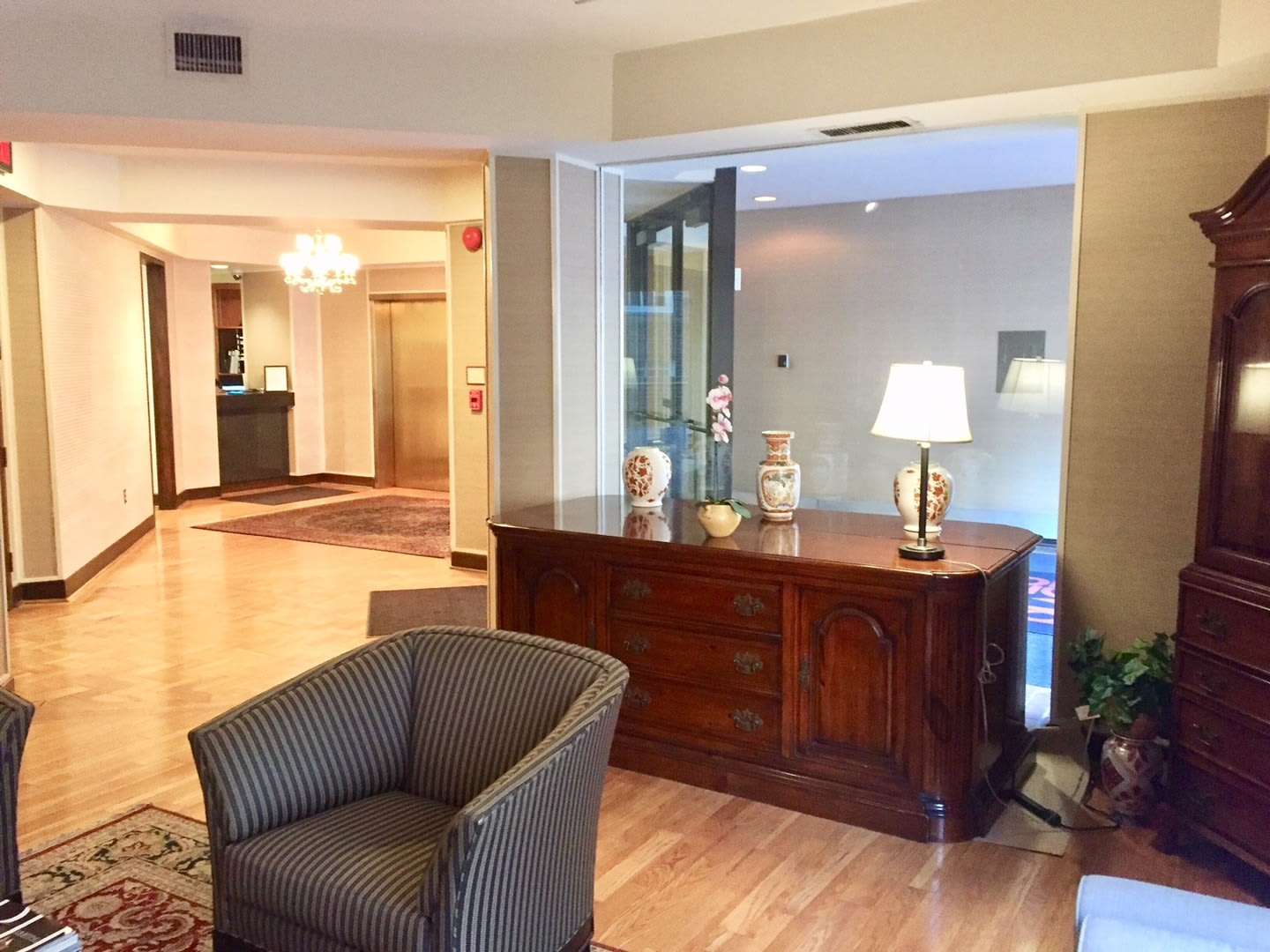 Updated Kitchen-1Bed 1Bath w Garage Parking at Georgetown Condo – photo 3