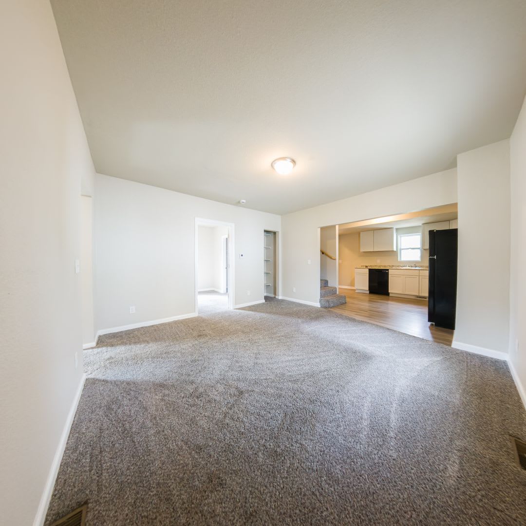 3 Bedroom 2 Stall Detached Garage Fairgrounds – photo 4