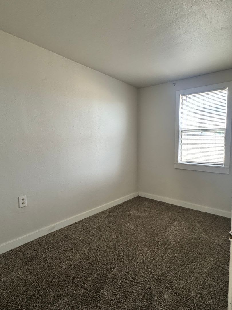 Occupied Do Not Disturb Tenants 3 Bedroom 1 Bathroom Remodeled Home W D Hookup Must See Inside – photo 4