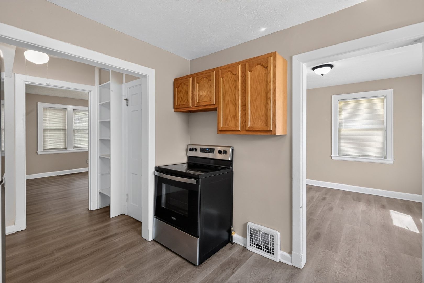 Charming 3BR House in Canton – photo 3