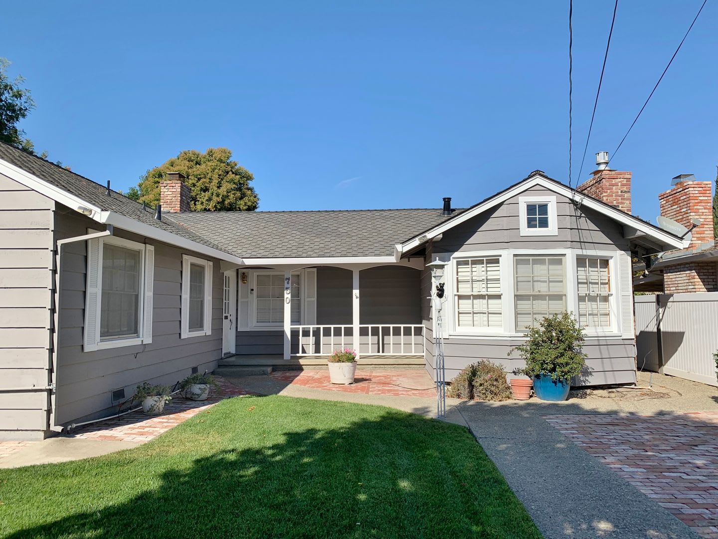 Charming Single Story Home on Corner Lot Hollister – photo 2