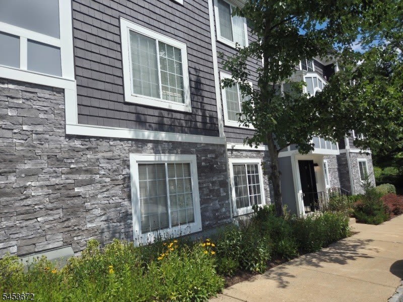 67 Village Dr – photo 2