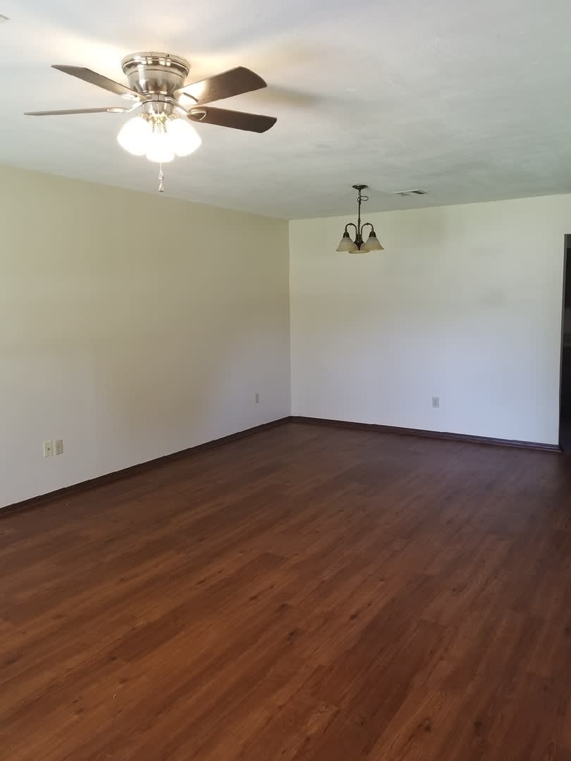 812 E Macarthur St – photo 5
