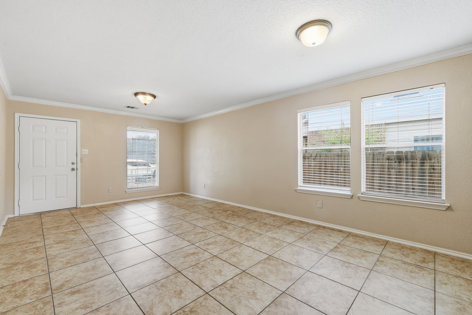 Spacious Carpet Free Home With Loft Private Greenbelt Backyard – photo 2