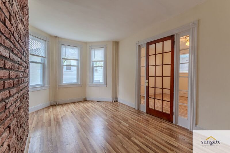 2900 E Strathmore Ave – photo 2