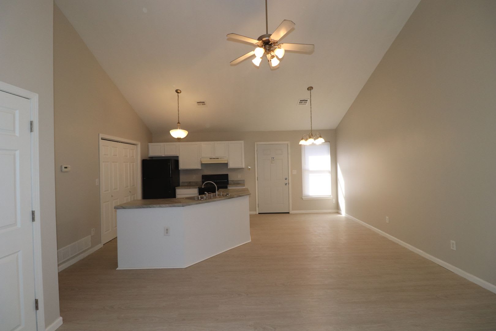 Remodeled Duplex Rent Ready – photo 2