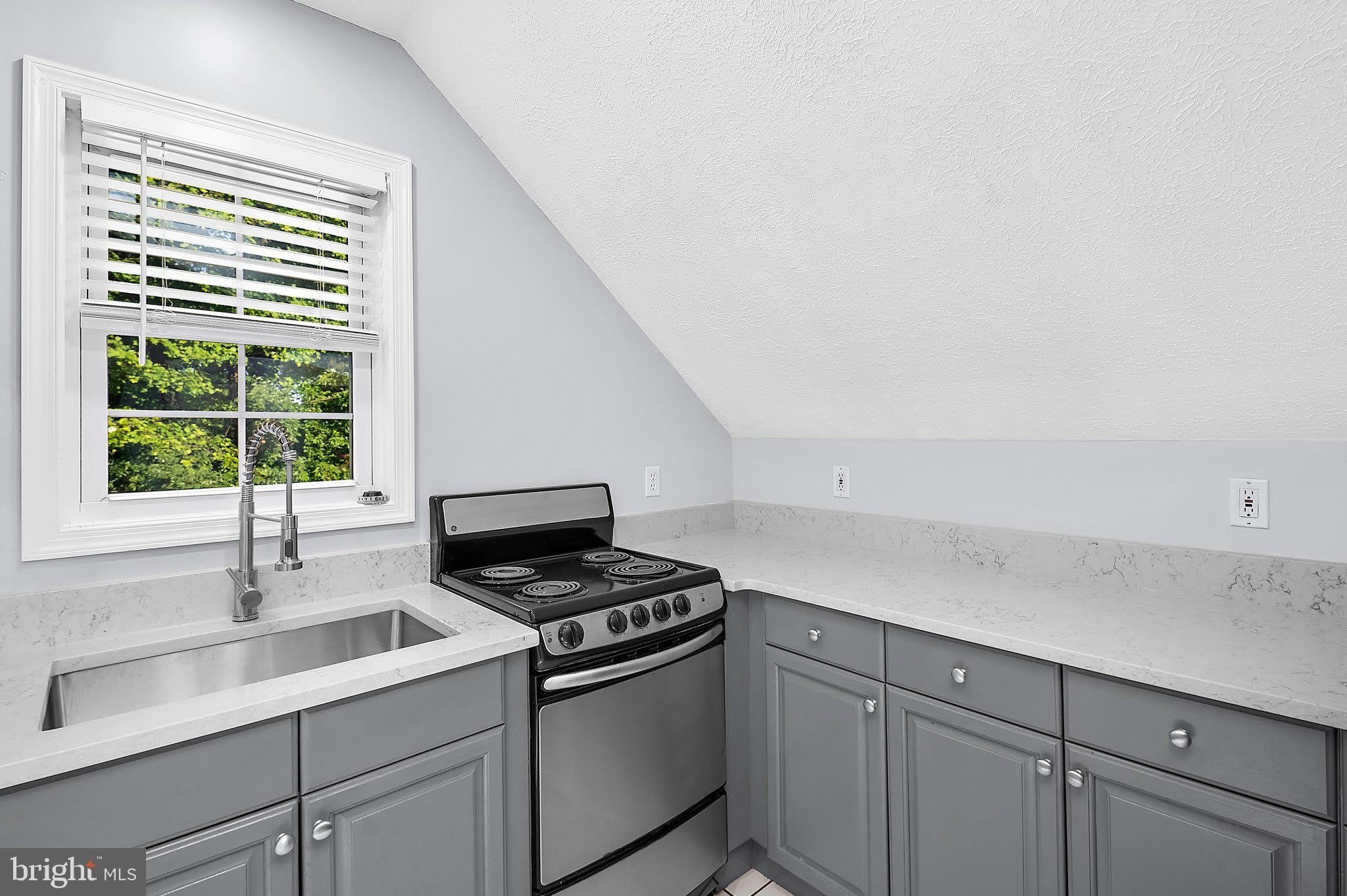 587 A Street – photo 5