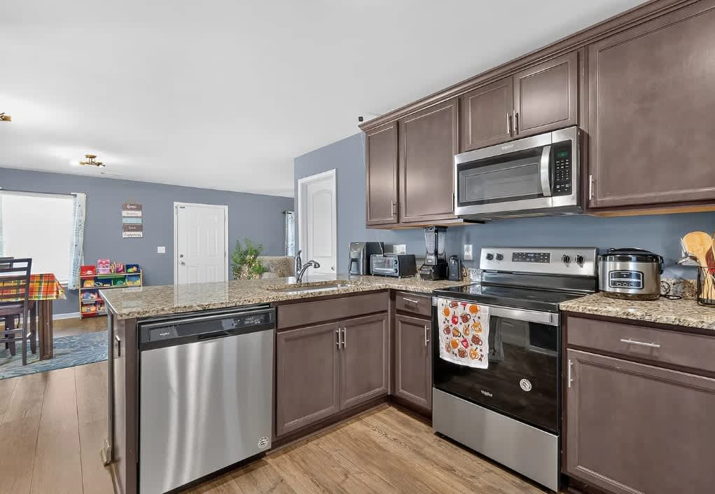 200 Renwick Drive – photo 5