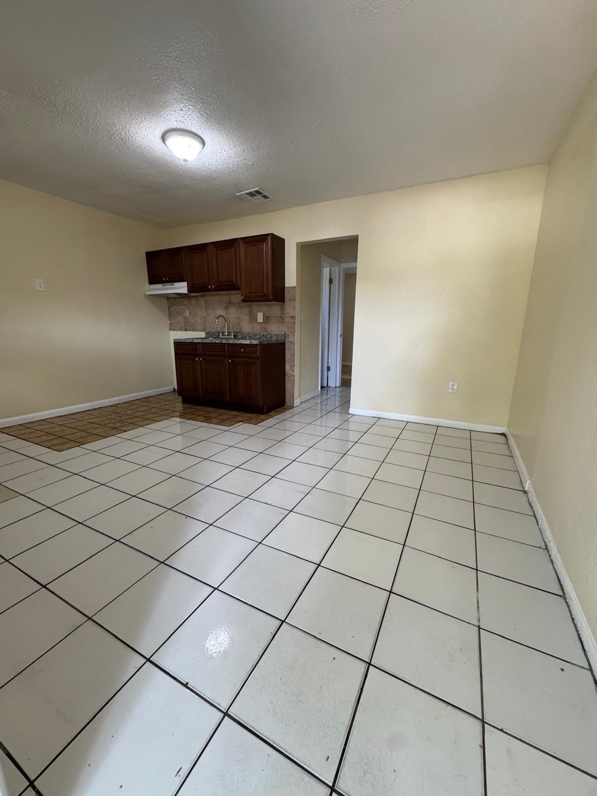 200 NW 14TH Street – photo 4