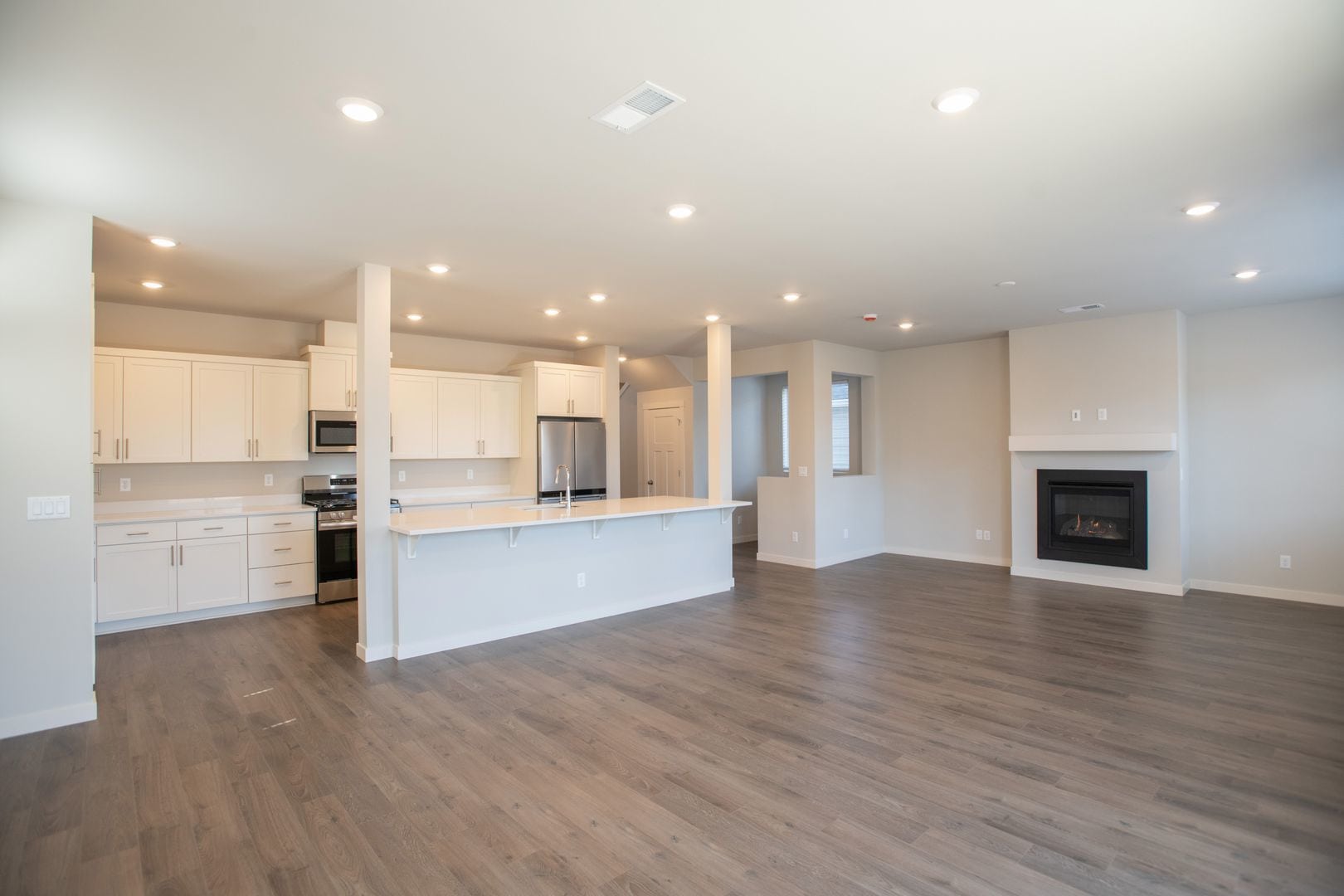 Spacious Like New 4 Bedroom Home! – photo 3