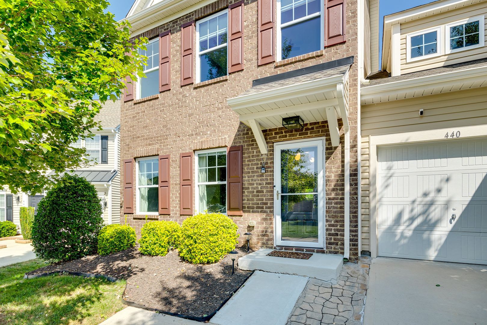 This 3-bedroom, 2.5-bath end-unit townhome in the gated community of Harpers Green is a Gem! – photo 2