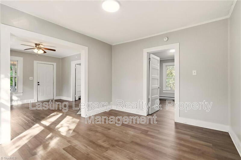 2051 Bloomfield Drive – photo 3