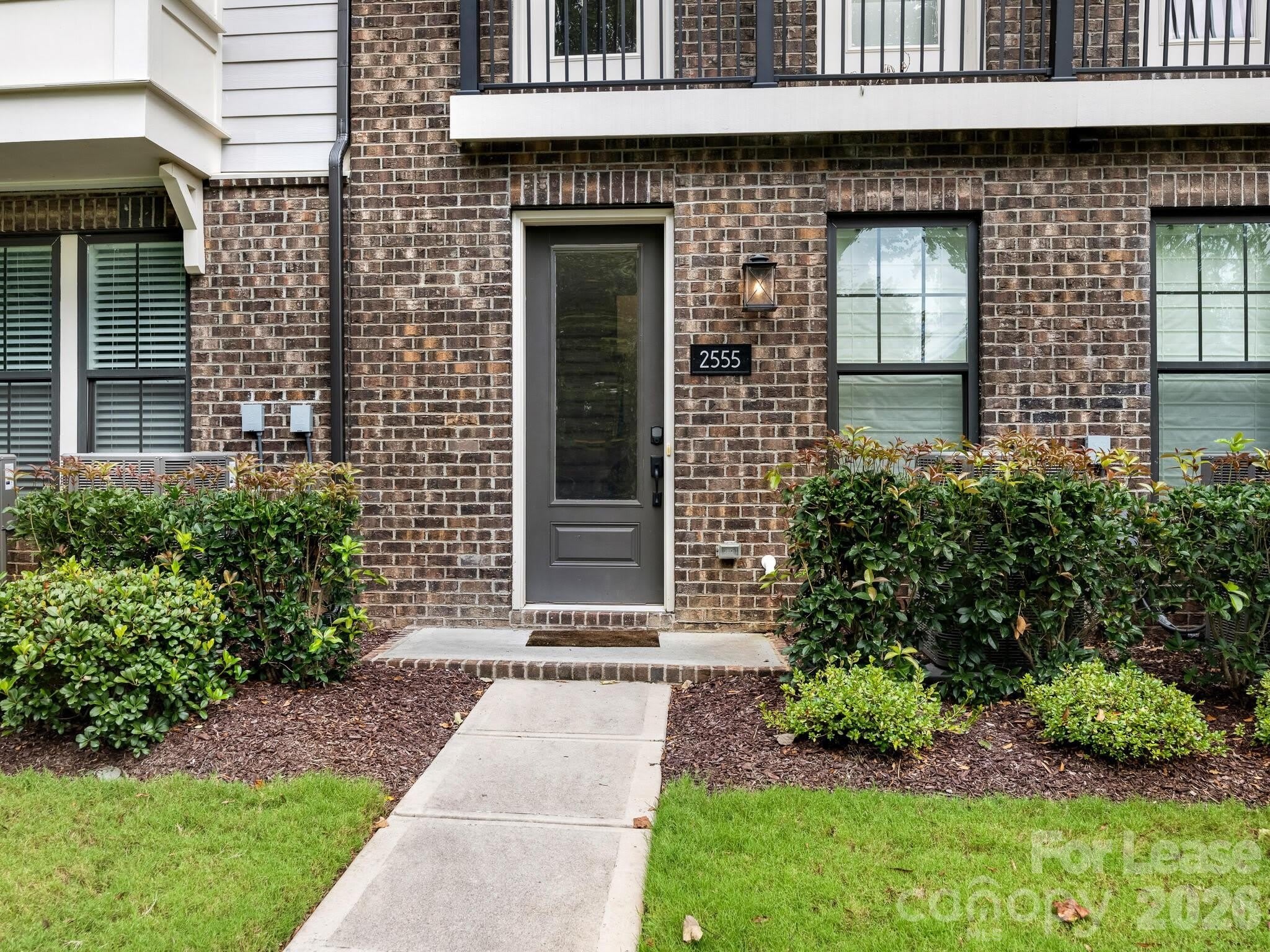 2555 Deacon Avenue – photo 2