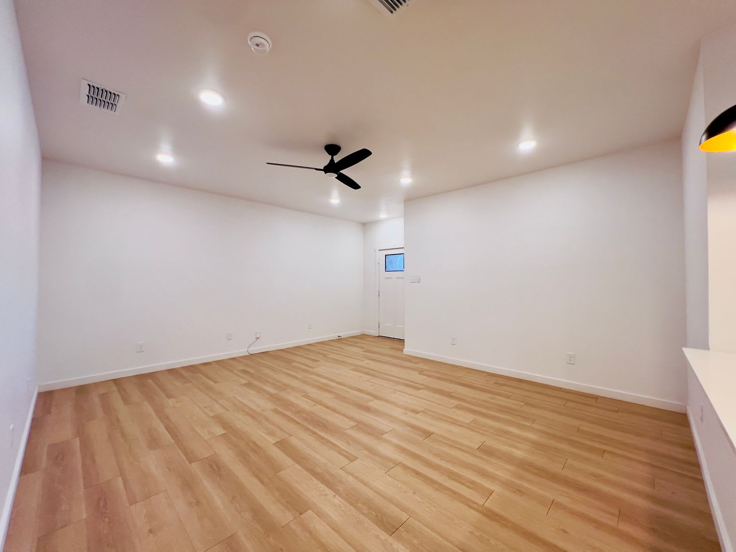 Spacious 3-Bedroom Townhouse Near Texas Tech – photo 2