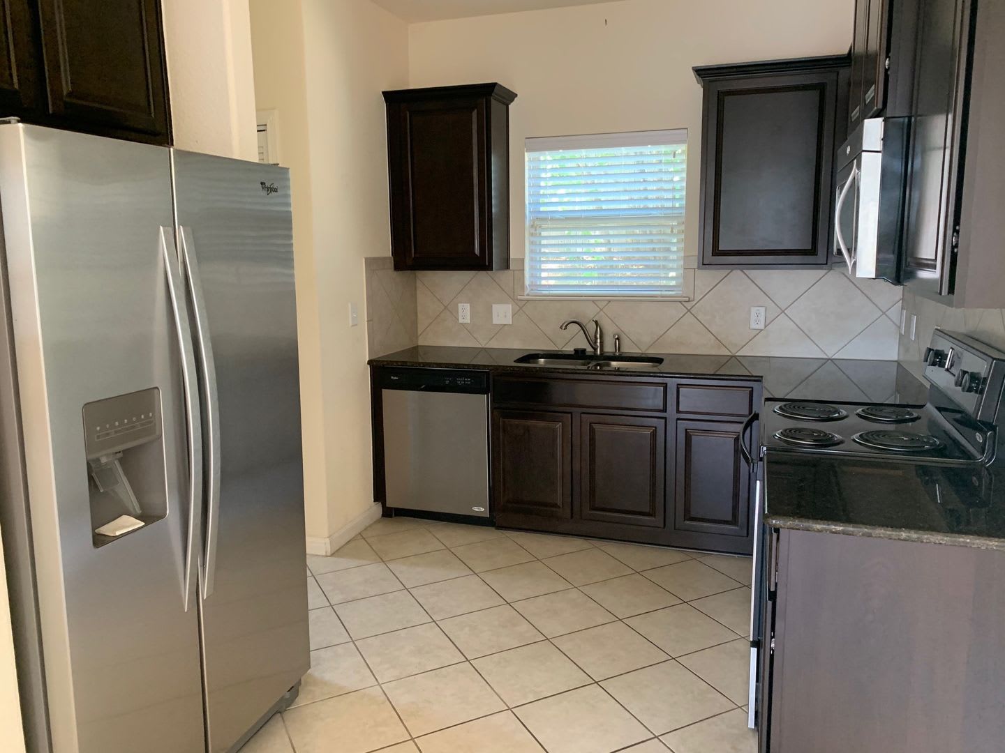 3bed/2.5 bath house in gated community – photo 4