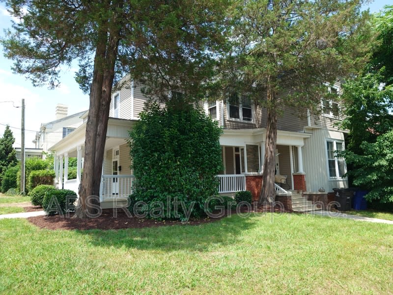 301 North Spring Street – photo 1