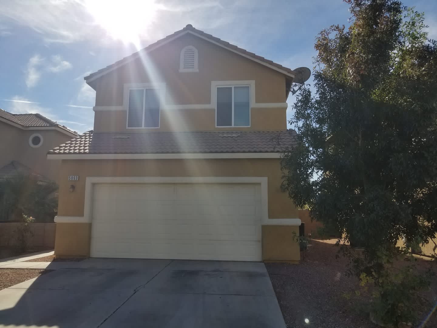 Lovely 2 story home Madre Mesa South Community – photo 4