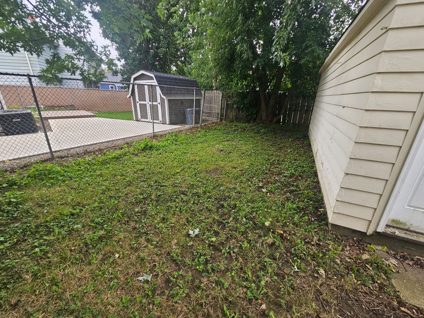 Comfortable 3-Bedroom Ranch with Garage and Private Yard – photo 2