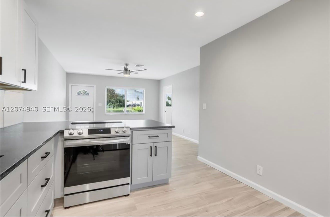 2550 N Dixie Hwy – photo 3