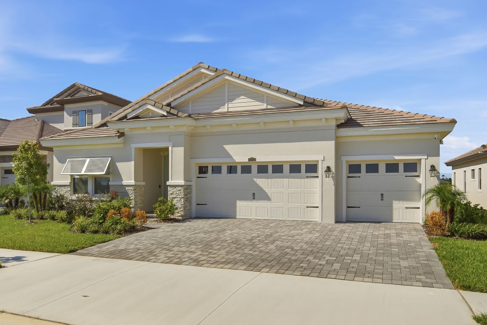 3 Bedrooms 3 5 Bathrooms Brand Newer Luxury Home In Mirada Resort Style Living – photo 2