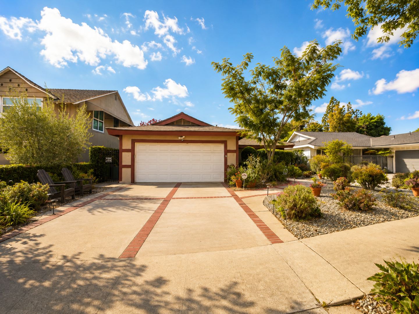 Rare Sherman Oaks Lease 4Beds 3Baths Large Office In A Tree Lined Street With A Large Yard Perfect For Entertaining – photo 2
