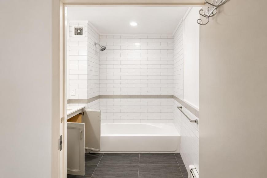 2120 Daly Ave – photo 5