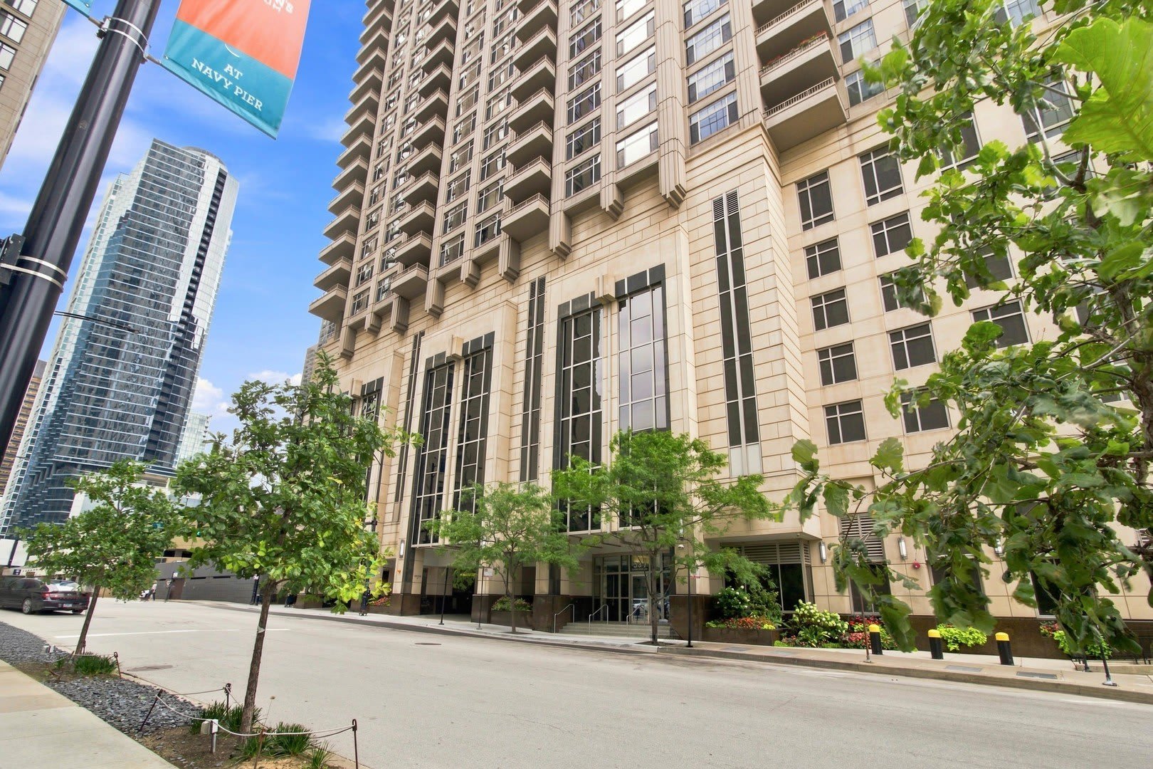 530 N Lake Shore Drive – photo 1