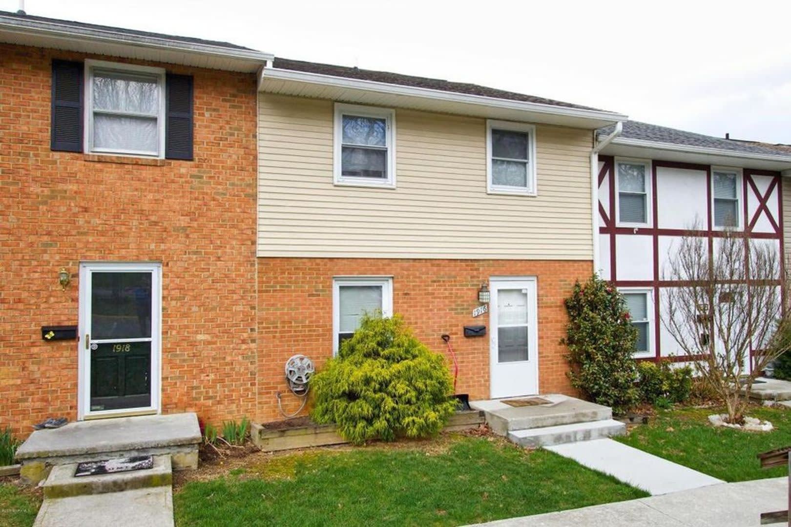3 Bedroom 3 5 Bath Townhouse – photo 2