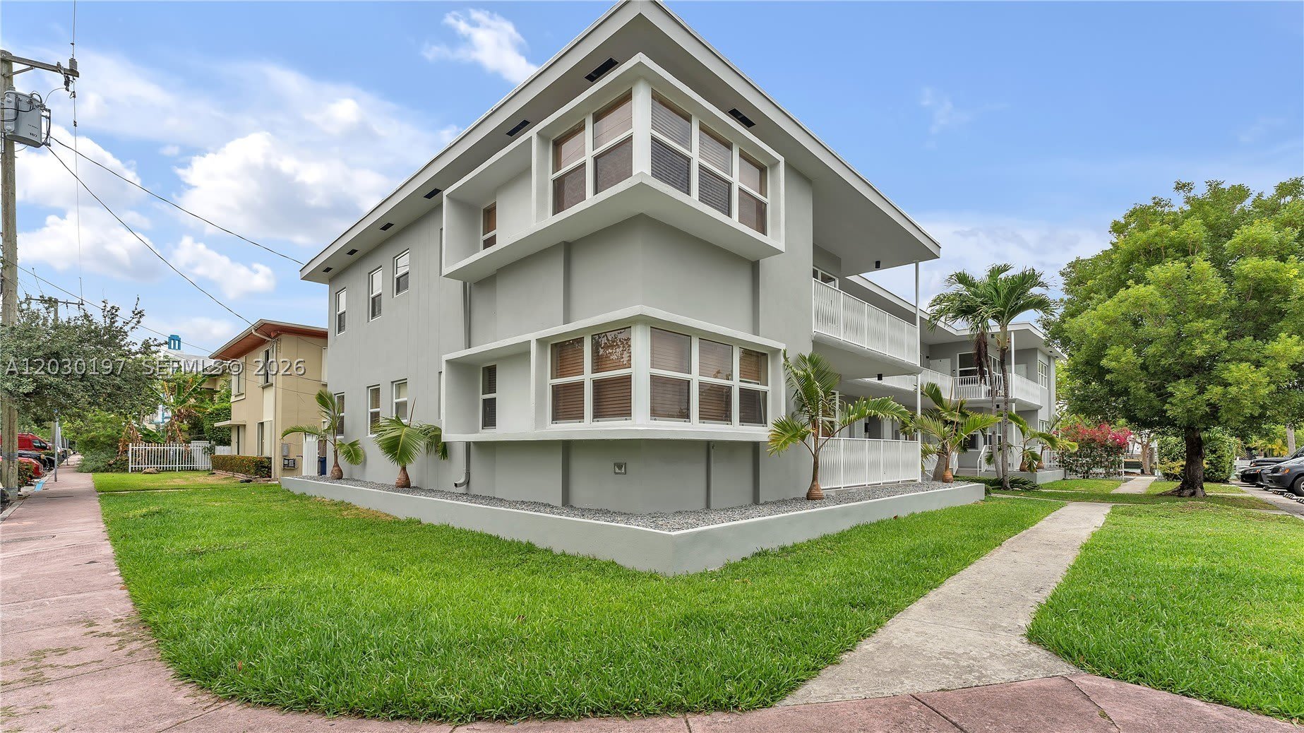 1905 Calais Dr – photo 2