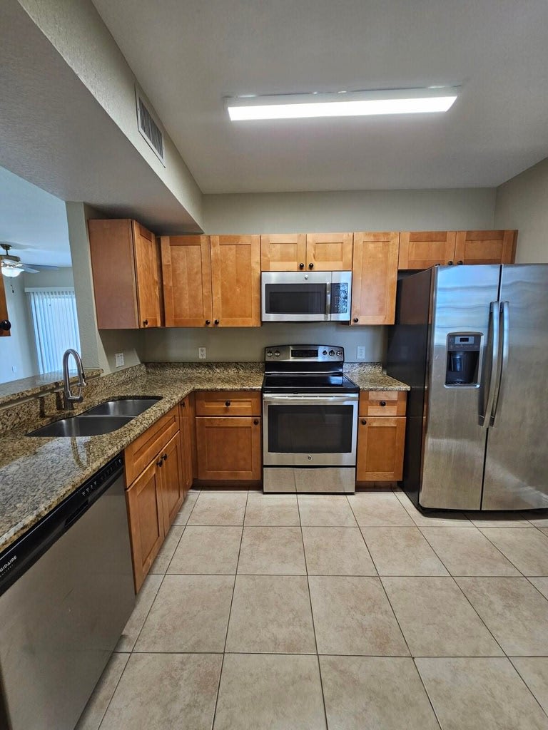1049 Golden Lakes Blvd – photo 4