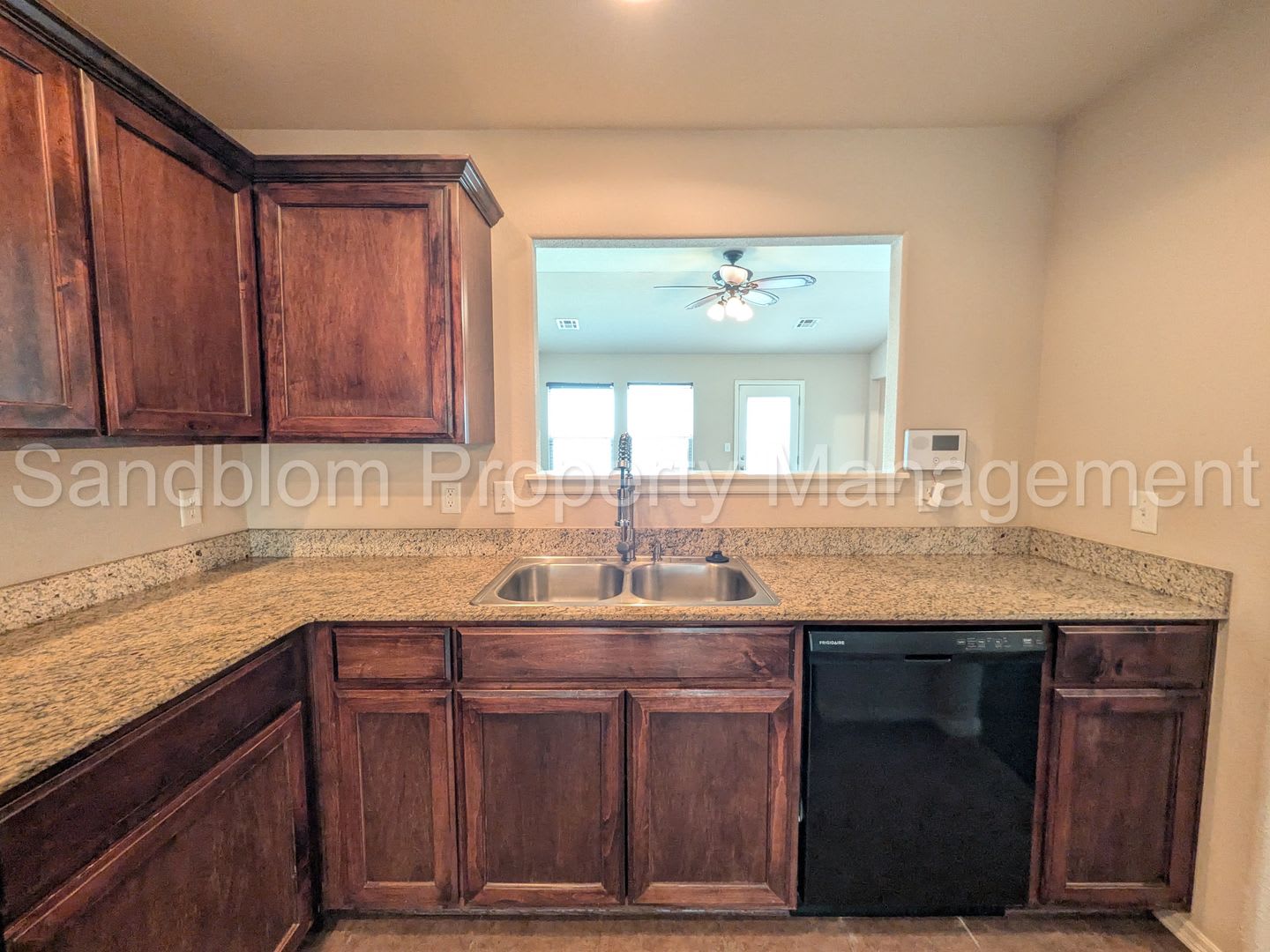 For Lease – photo 5