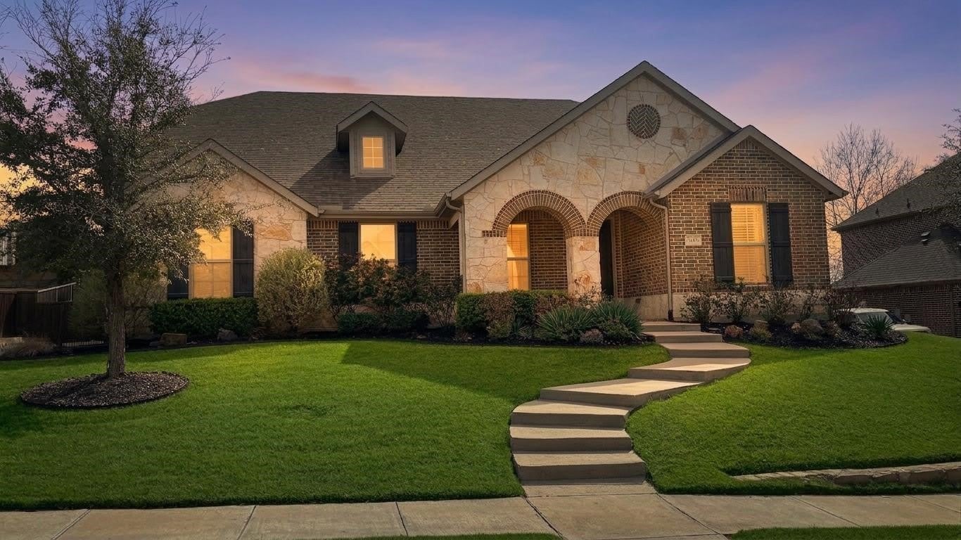560 Darian Drive – photo 1