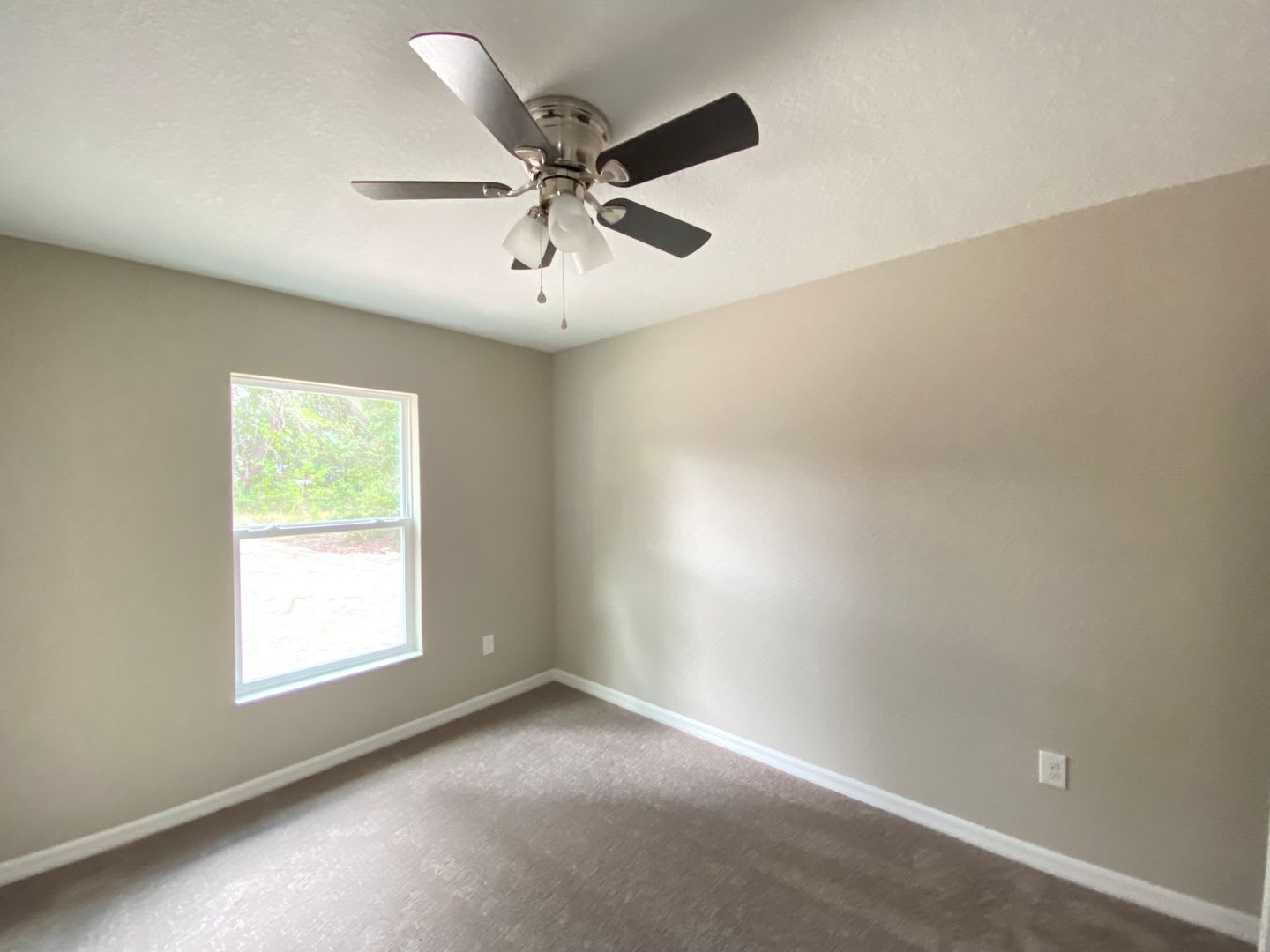 Desirable SW Ocala Neighborhood 3/2/2 *WON'T LAST* – photo 2