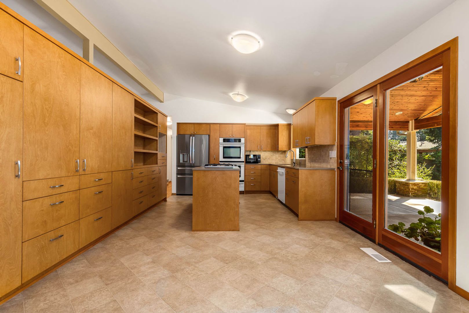 Spacious 3BR South Juanita Home with Vaulted Ceilings & Bonus Spaces – photo 5